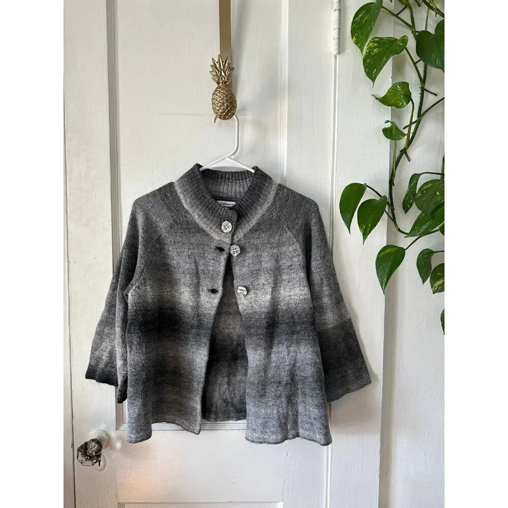 Croft & Barrow Women’s size medium Sweater
